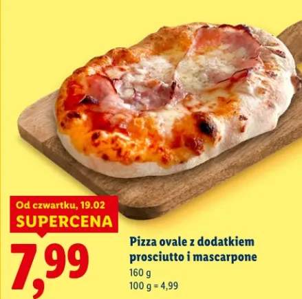 Pizza ovale z dodatkiem prosciutto i mascarpone