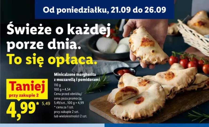 Minicalzone margherita z mozzarellą i pomidorami